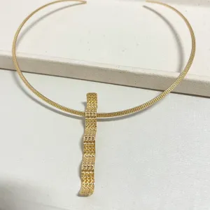 COLAR ARO COM PINGENTE MARTELADO