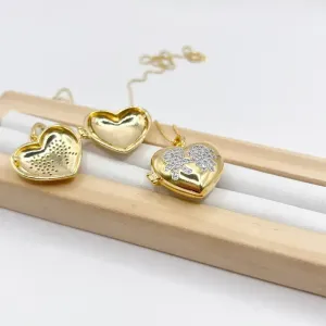COLAR RELICÁRIO - CASAL CRAVEJADO