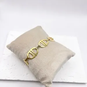 PULSEIRA THÁSSIA NAVES