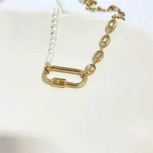 COLAR MOSQUETÃO COM PÉROLAS E CAP SODA - INSPIRAÇÃO GUCCI