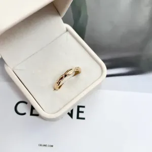ANEL FINO COM DETALHES DE  MARTELADO
