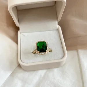 ANEL PEDRA VERDE ESMERALDA COM MICRO ZIRCONIAS