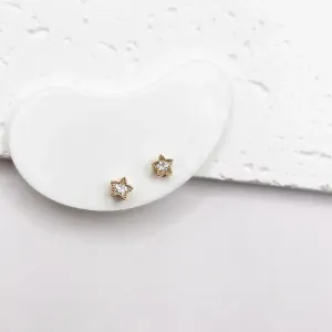 BRINCO ESTRELA PEDRA DE ZIRCONIA E ACABAMENTO EM VOLTA 4MM