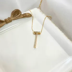 COLAR LETRA LONGA DE MICRO ZIRCONIAS - T