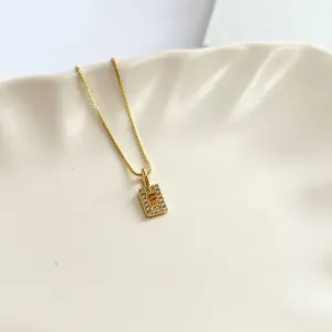 COLAR LETRA MINI MEDALHA CRAVEJADA COM LETRA - F