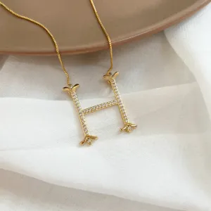 COLAR LETRA TRABALHADA E CRAVEJADA - H