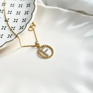 COLAR MEDALHA BOLINHAS LETRA - F