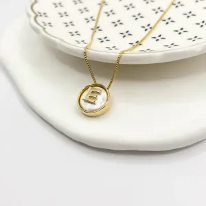 COLAR MINI LETRA COM MADRE PÉROLA  - E