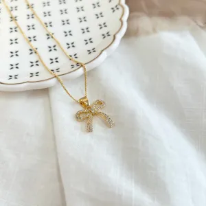 COLAR PINGENTE LAÇO CRAVEJADO