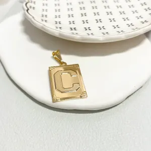 PINGENTE MEDALHA COM ACABAMENTO DE PARAFUSO - C