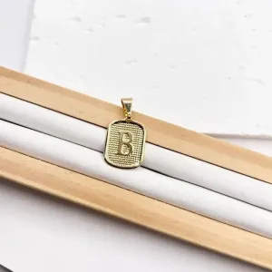 PINGENTE MEDALHA PEQUENA DE LETRA 1,5X2,0 - B