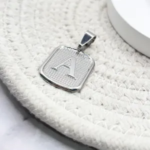 PINGENTE MEDALHA QUADRADA DE LETRA 2X1,8CM - A
