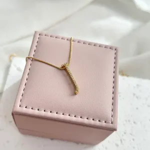 COLAR LETRA LONGA DE MICRO ZIRCONIAS - J