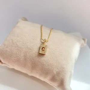 COLAR LETRA MINI MEDALHA CRAVEJADA COM LETRA - C