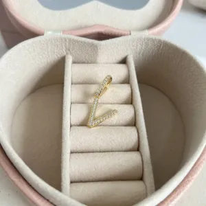 PINGENTE LETRA CRAVEJADA 1,5CM - V