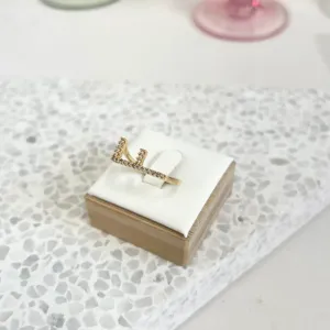 ANEL AJUSTÁVEL LETRA CRAVEJADA HORIZONTAL - F