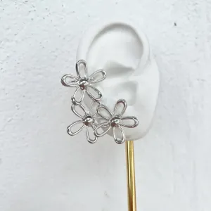 BRINCO 3 FLORES EAR CUFF