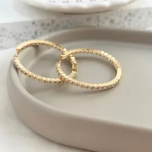 BRINCO ARGOLA FINA CARVEJADA DENTRO E FORA 4CM