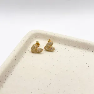 BRINCO CORAÇÃO 1CM LONGO CRAVEJADO EM MICRO ZIRCONIAS