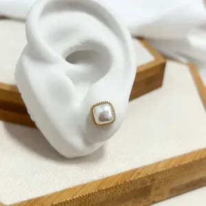 BRINCO QUADRADO MEIA PÉROLA