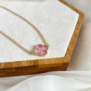 COLAR CHOKER TREVO ROSA ACRÍLICO 45CM