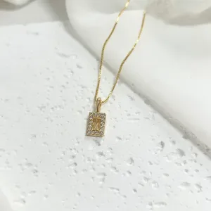 COLAR LETRA MINI MEDALHA CRAVEJADA COM LETRA - M