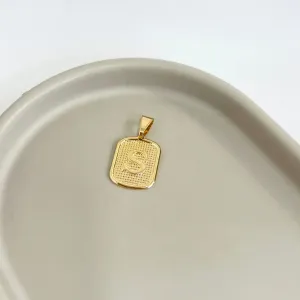 PINGENTE MEDALHA PEQUENA DE LETRA - S