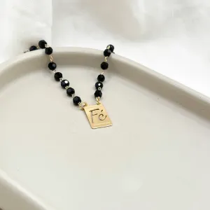 PULSEIRA CRISTAIS PRETOS COM PLACA DE FÉ