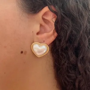 BRINCO CORAÇÃO MEIA PÉROLA