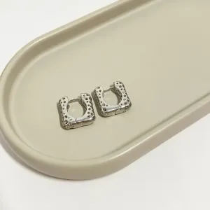 BRINCO ARGOLA ARTICULADA QUADRADA COM FURINHOS