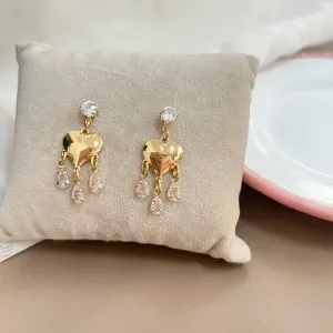 BRINCON CORAÇÃO PENDURADO COM 3 ZIRCONIAS