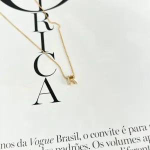 COLAR MINI LETRA CRAVEJADA MICRO ZIRCONIAS - R