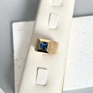 ANEL MASCULINO COM PEDRA SAFIRA E MICRO ZIRCONIAS