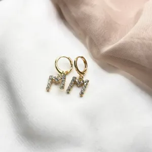 BRINCO ARGOLA DE CLICK LETRAS STRASS - M