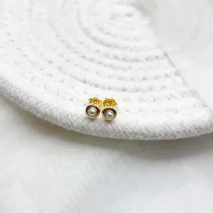 BRINCO MINI PÉROLA COM ACABAMENTO LISO