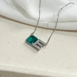 COLAR LETRA COM PEDRA - E