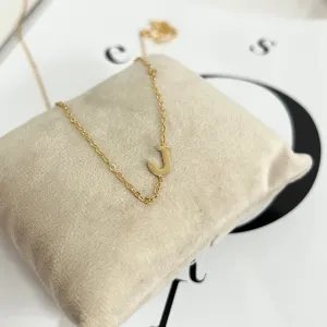 COLAR LETRA LATERAL - J