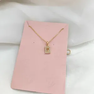 COLAR LETRA MINI MEDALHA CRAVEJADA COM LETRA - P