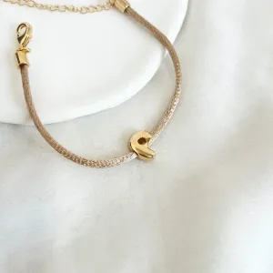 PULSEIRA FIO DE CERA COM PINGENTE DE LETRA - P