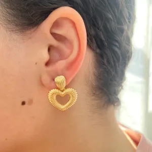 BRINCO CORAÇÃO PENDURADO COM EFEITO 2,6CM