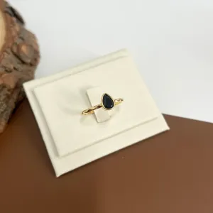 ANEL ARO COM DETALHES E PEDRA GOTA PRETA
