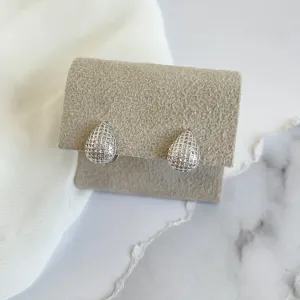 BRINCO ARGOLA ARTICULADA FORMATO GOTA GRAVEJADA