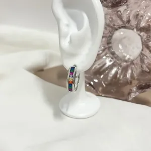 BRINCO ARGOLA ARTICULADA PEDRA DE VIDRO COLORIDA