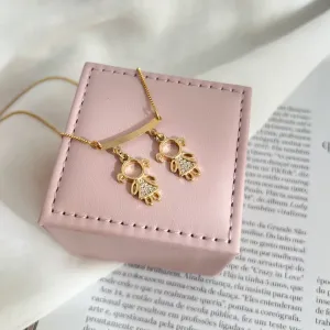 COLAR 2 MENINAS LUXO CRAVEJADAS COM CANGA