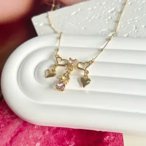 COLAR BOLINHA COM CANGA CORAÇÕES - 1 MENINA