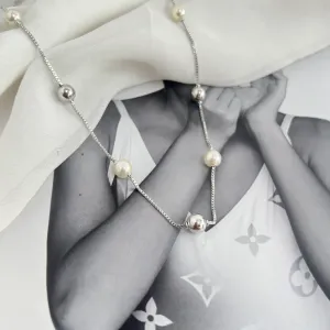 COLAR CHOKER PÉROLAS E BOLAS