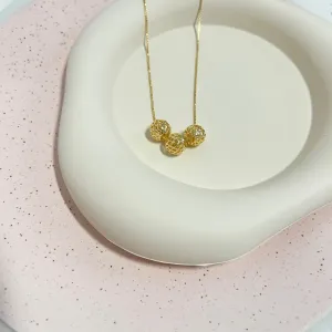 COLAR COM 3 ESFERAS VAZADAS 45CM