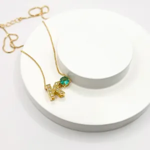 COLAR LETRA CRAVEJADA E UMA PEDRA REDONDA TURMALINA - K