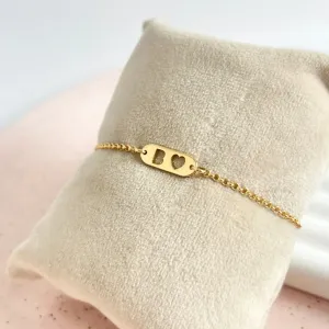 PULSEIRA PLACA VAZADA CORAÇÃO E LETRA - B