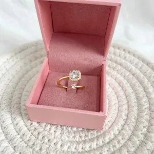 ANEL AJUSTÁVEL PONTO DE LUZ E QUADRADO PRINCESA